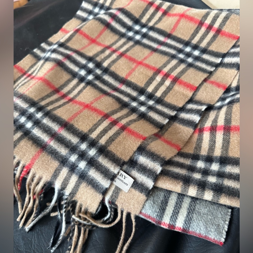 Burberry Nova Check Cashmere Scarf - Picture 6 of 7